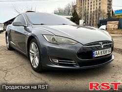 Tesla Model S купити авто
