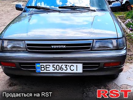 Автомобиль Toyota Carina II 1991 года вишнёвый в Новороссийске